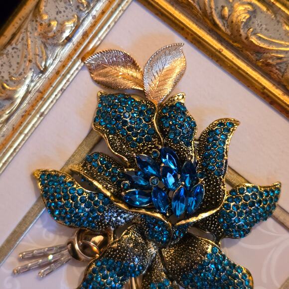 Hand Crafted Framed Jewelry Art 7.5"W x 9.5"H - Picture 5 of 5